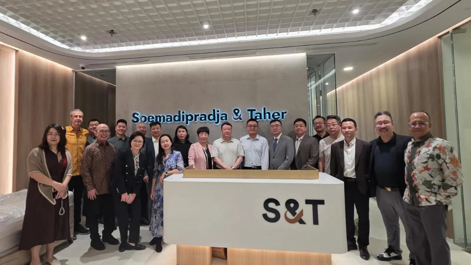 Hylands visit S&T Website